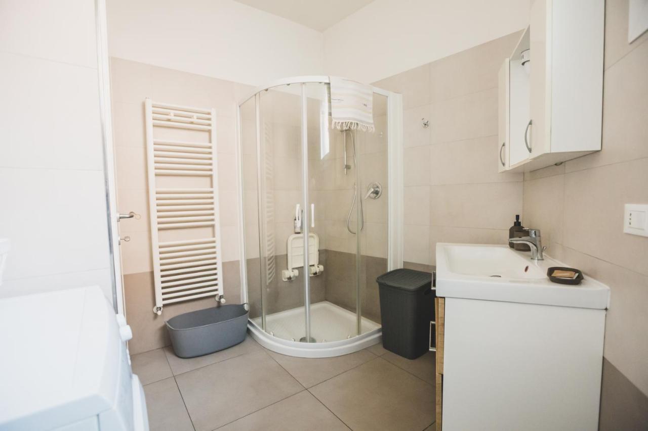 Grey House Pavia Con Box Privato Apartamento Exterior foto